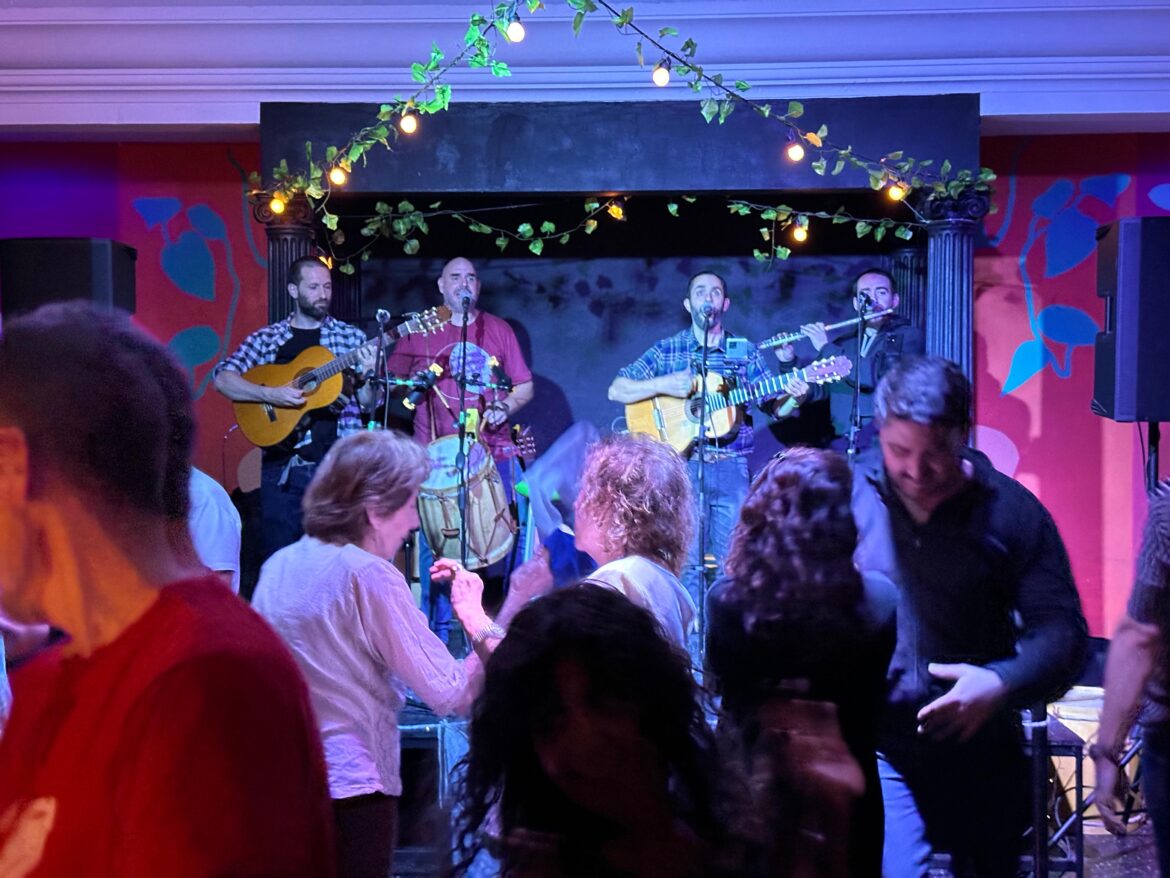 El Festival de Poesía de Juan Botana se presenta en Vicente López