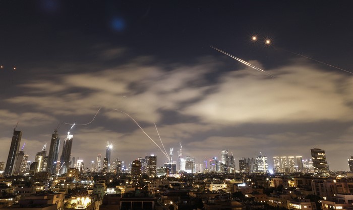 La guerra o la paz: escribí un poema sobre el conflicto en Medio Oriente