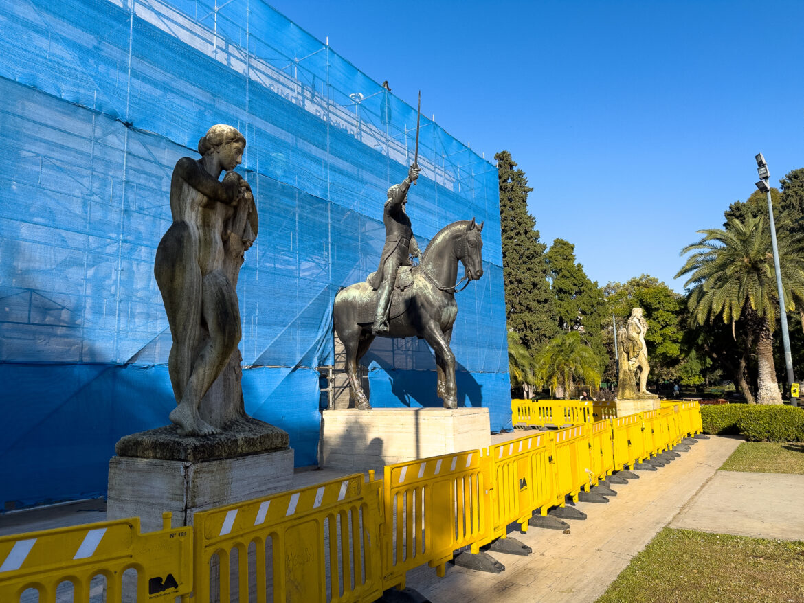 Monumento a Simón Bolívar: la Ciudad comenzó la restauración de una obra histórica del Parque Rivadavia