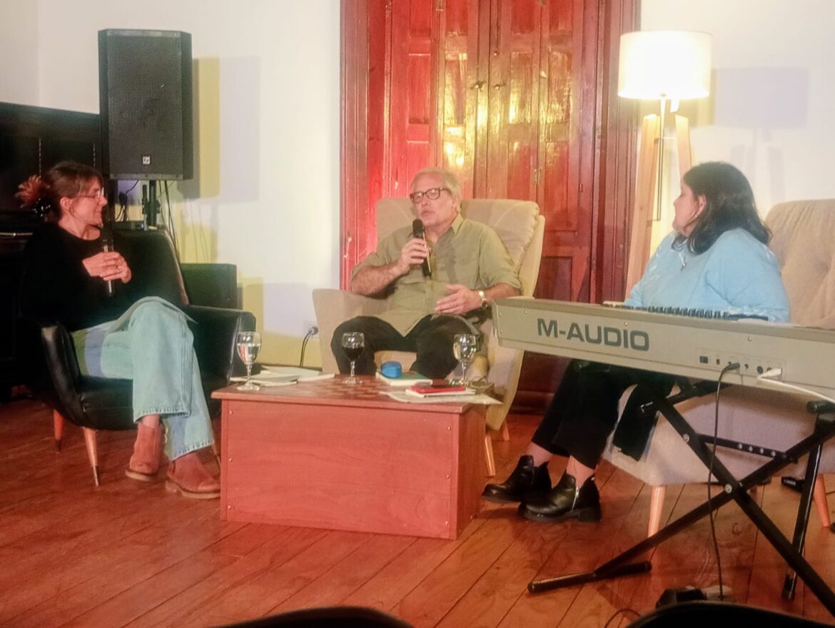 “Yo soy melancólico. La forma que hago escritura es melancólica”. Por Juan Botana