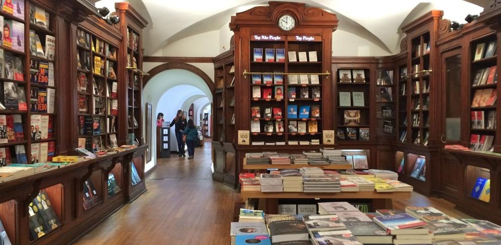 Juan Botana abrió su propia librería