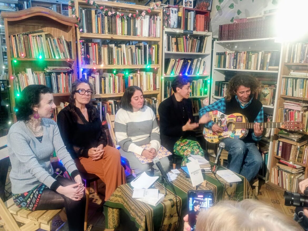 Michi Love presentó su Autobiografía poética en la librería La Libre