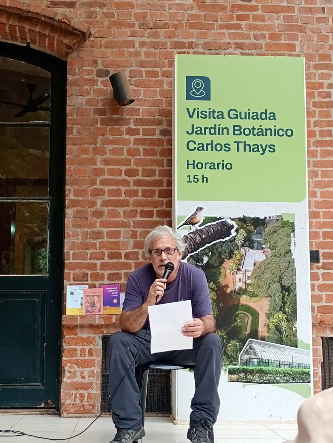 La piedra azul. Por Juan Botana