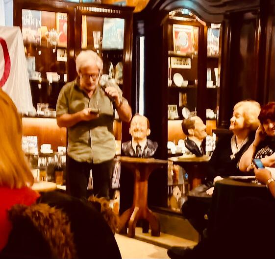 Juan Botana en el Café Tortoni: “De besos, no de razones”