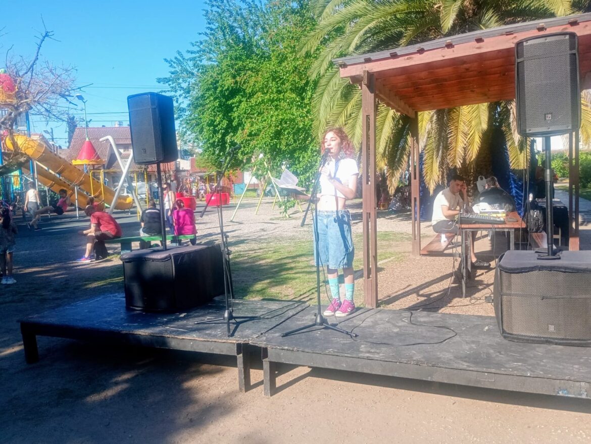 El Festival de Poesía de Juan Botana se suma a Cultura en las Plazas en Turdera