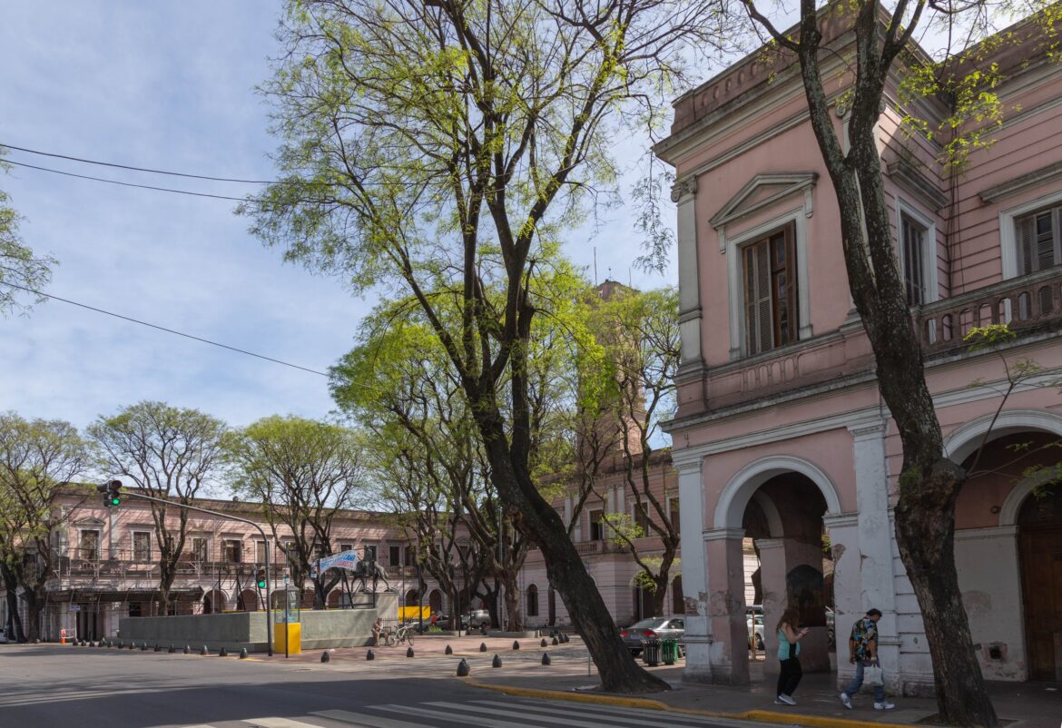 Recuperación del casco histórico de Mataderos: finalizó la renovación de Avenida de los Corrales y arranca la puesta en valor de dos íconos de la identidad porteña
