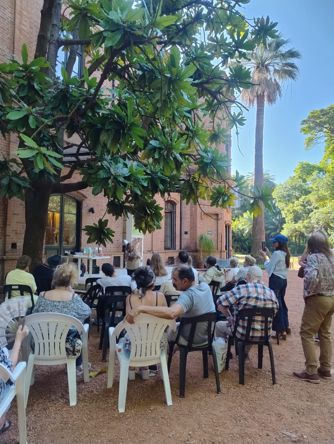 El Festival de Poesía de Juan Botana llenó de poetas el Jardín Botánico