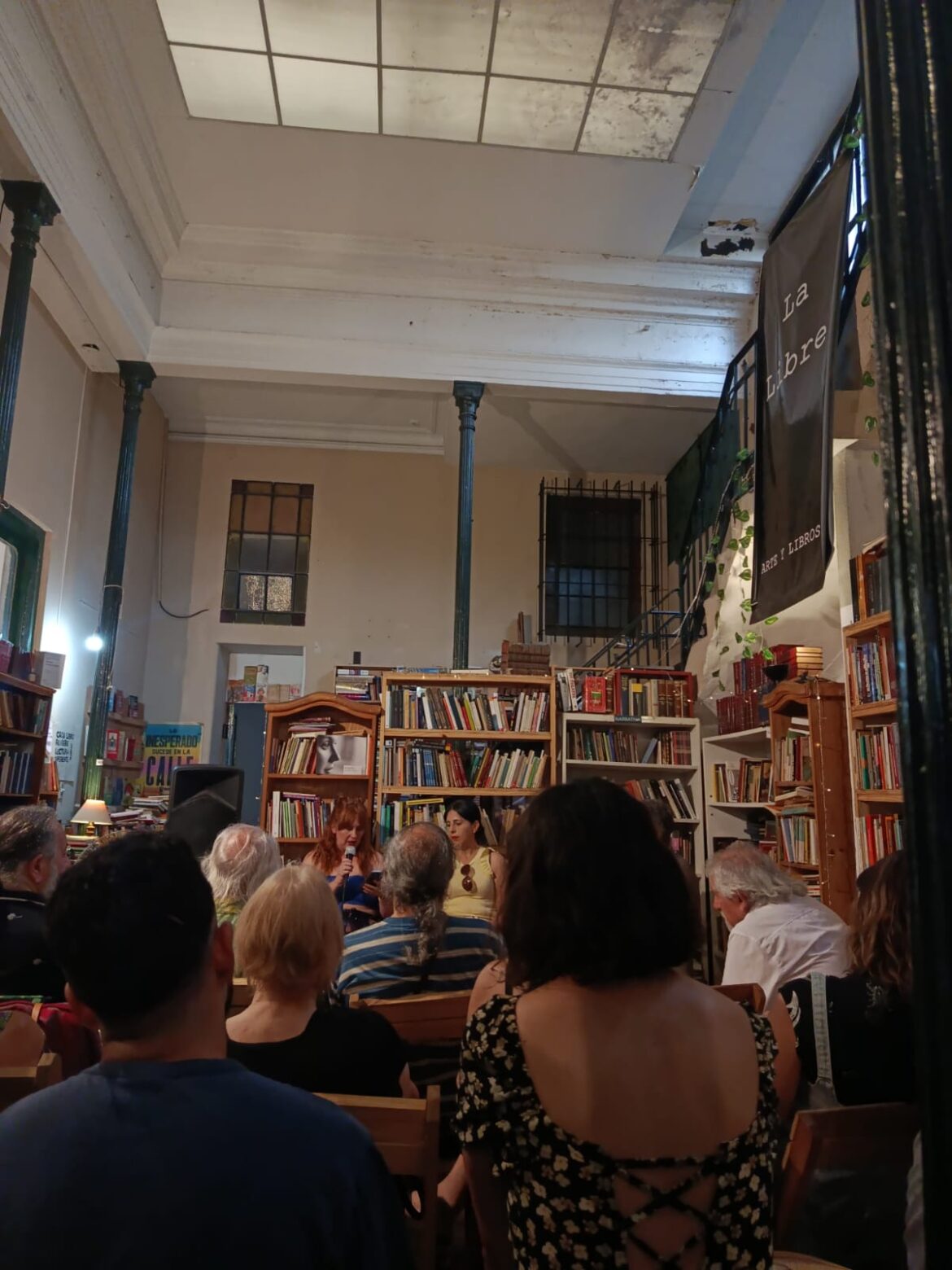 El Festival de Juan Botana llenó de poetas la Librería La Libre