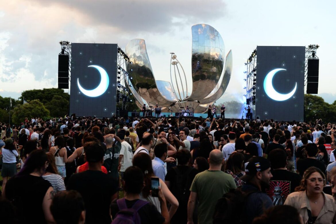 Con una gran fiesta, la Ciudad celebró la restauración de la Floralis Genérica en Recoleta