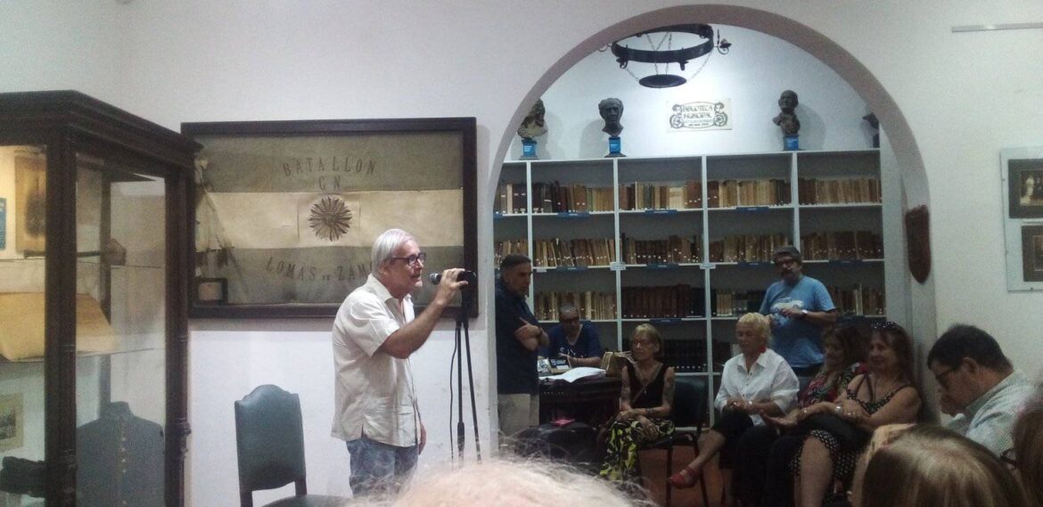 El Festival de Poesía de Juan Botana dio comienzo a Verano en Comunidad en Lomas