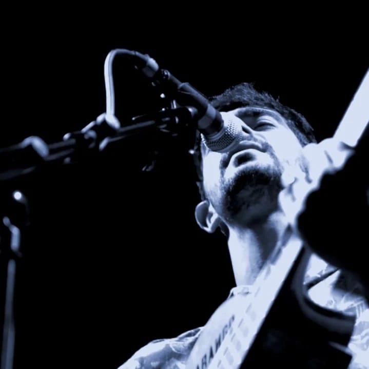 “El disco está compuesto por seis canciones y cada una representa un estado emocional distinto dentro de una misma historia”