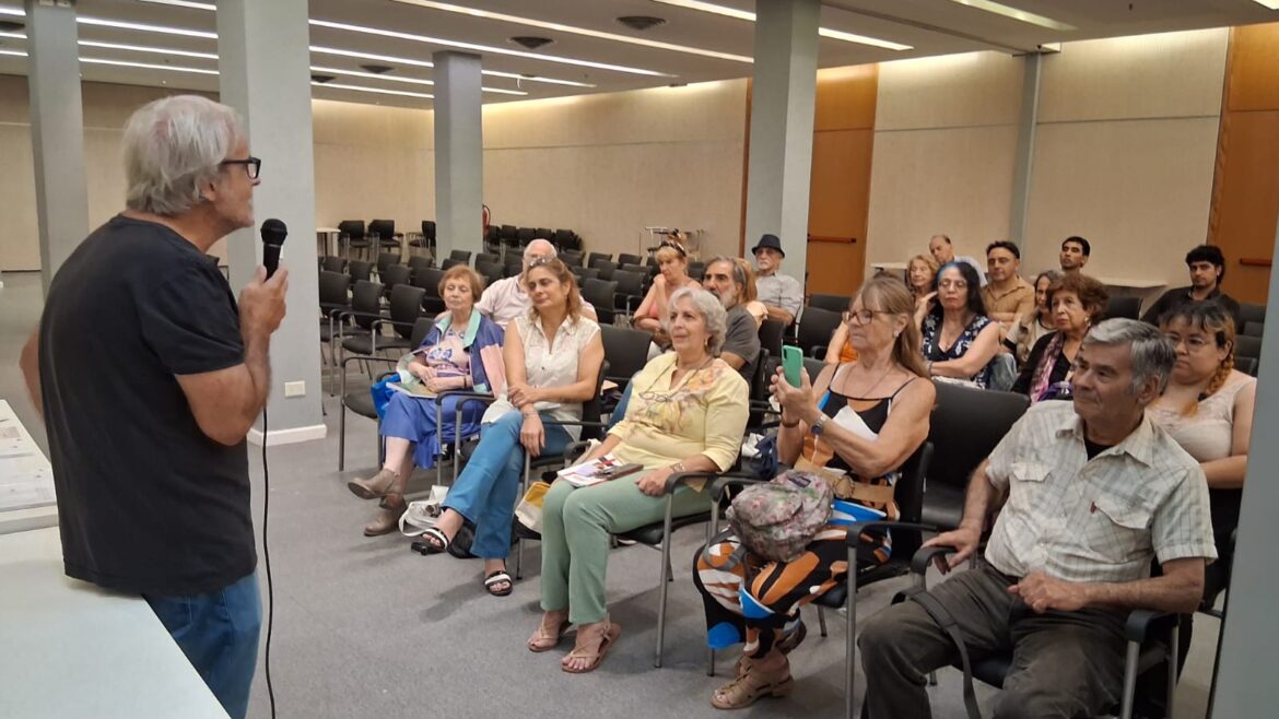 El Festival de Poesía de Juan Botana volvió al Palacio Lezama