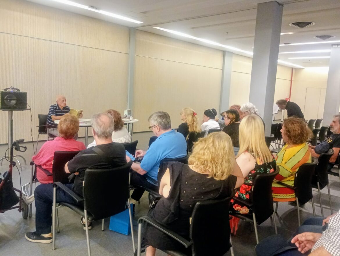 El Festival de Poesía de Juan Botana continuó en el Palacio Lezama