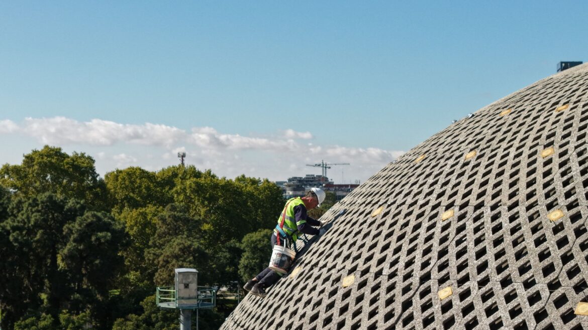 En su 60° aniversario, la Ciudad moderniza la iluminación del Planetario: 390 nuevas luces interactivas para uno de los íconos porteños