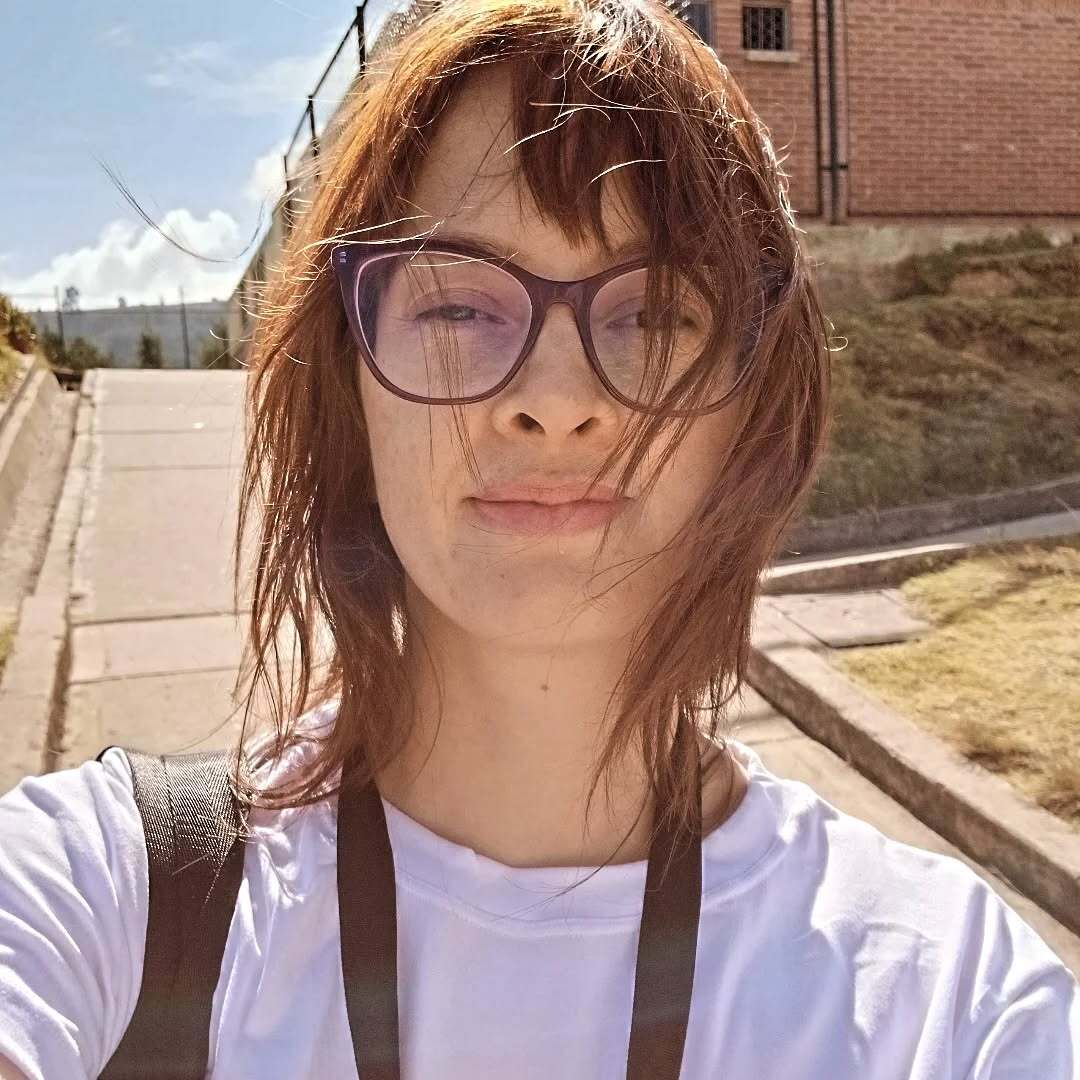 Virtual. Por Ángela Briceño