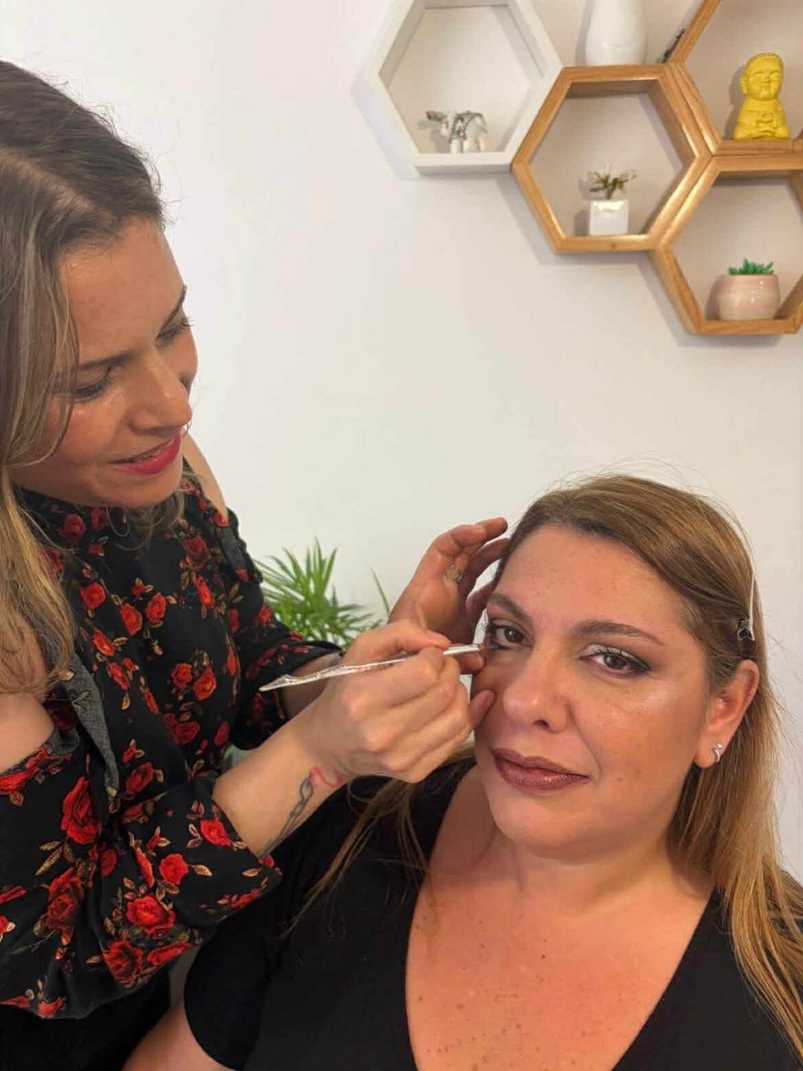 “Me gusta maquillar miradas que cuentan historias”