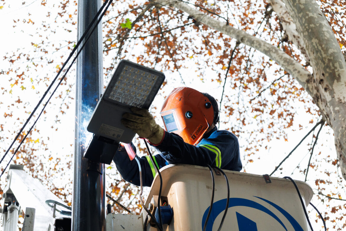 Más iluminación y seguridad en las veredas: Ciudad suma 11.000 nuevas luces peatonales