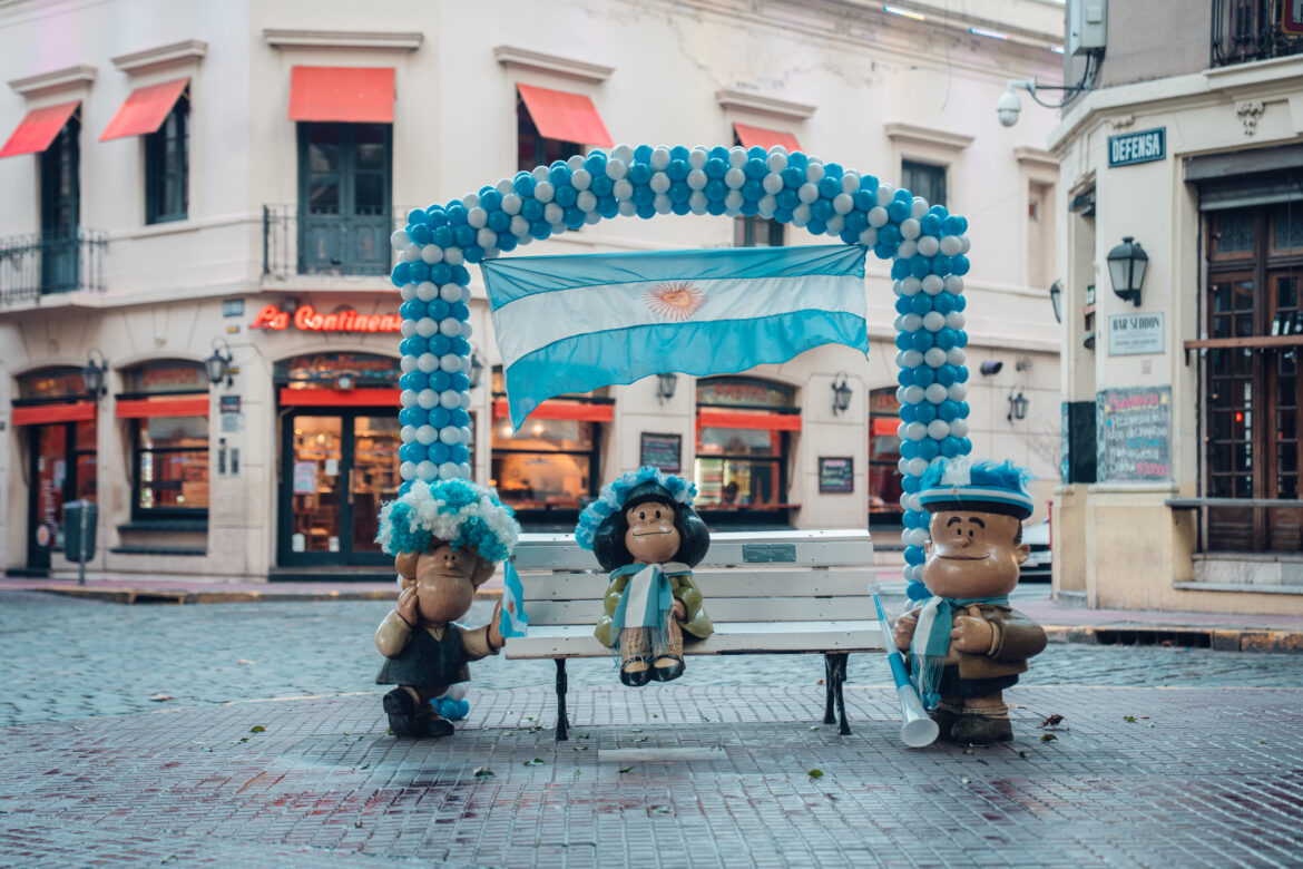 Ciudad, en modo Mundial: Mafalda, el Pensador y un Botero se visten de celeste y blanco para alentar a la Scaloneta