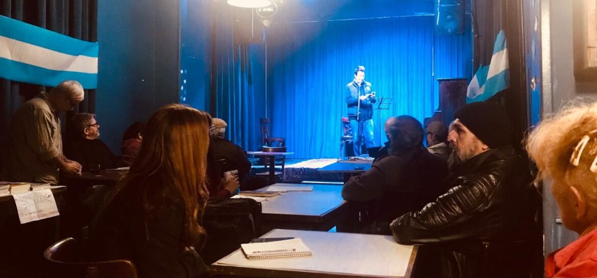 Juan Botana lleva el Festival de Poesía a tres espacios