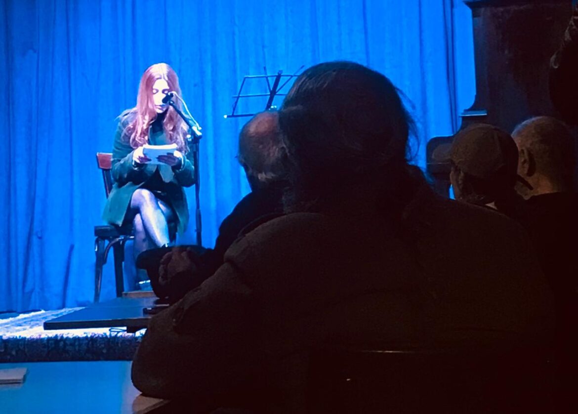 Juan Botana lleva el Festival de Poesía a tres espacios. Por Edgardo Solano