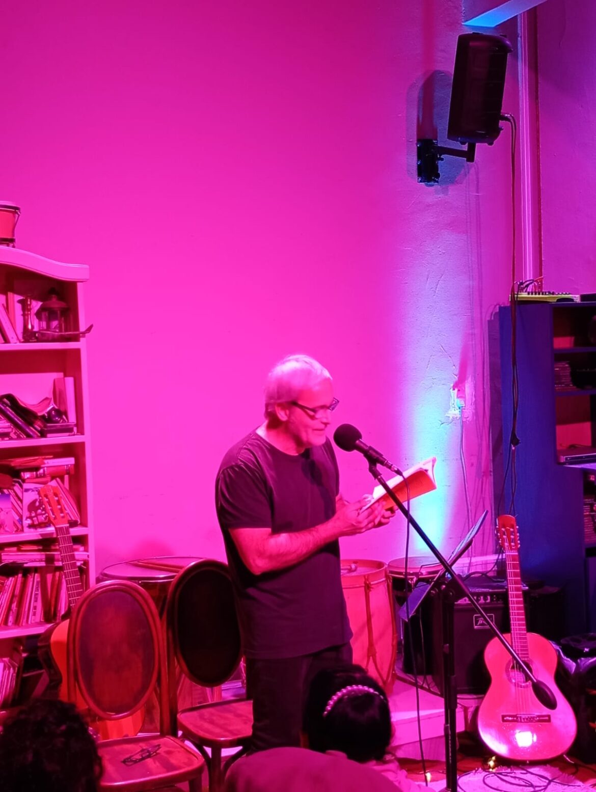 Juan Botana llevó el Festival de Poesía al Teatro El Fino