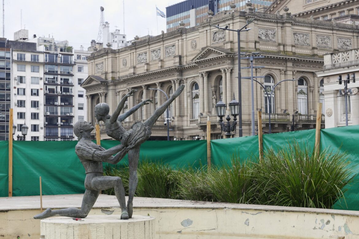 Ciudad comenzó la restauración de la fuente de Plaza Lavalle