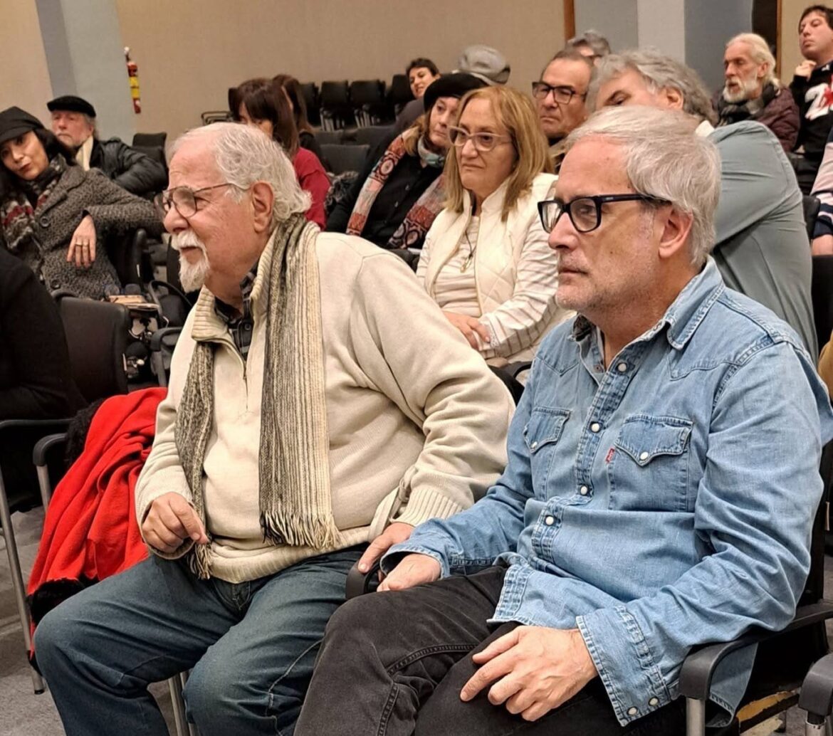 Juan Botana llevó el Festival de Poesía al barrio de La Boca