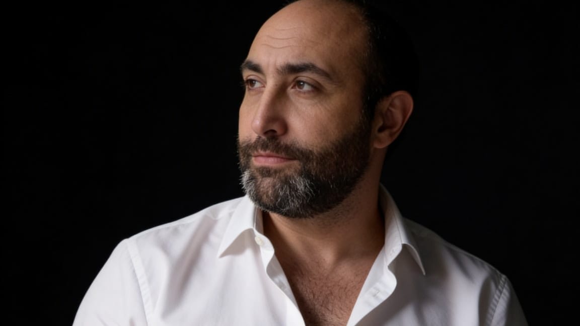 Oda a tu cuello. Por Carlos Fernando Villanueva