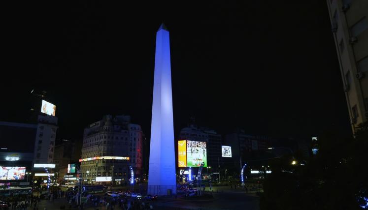 Gracias, Leo: la Ciudad se suma a la despedida de Messi ilumina sus monumentos de celeste y blanco